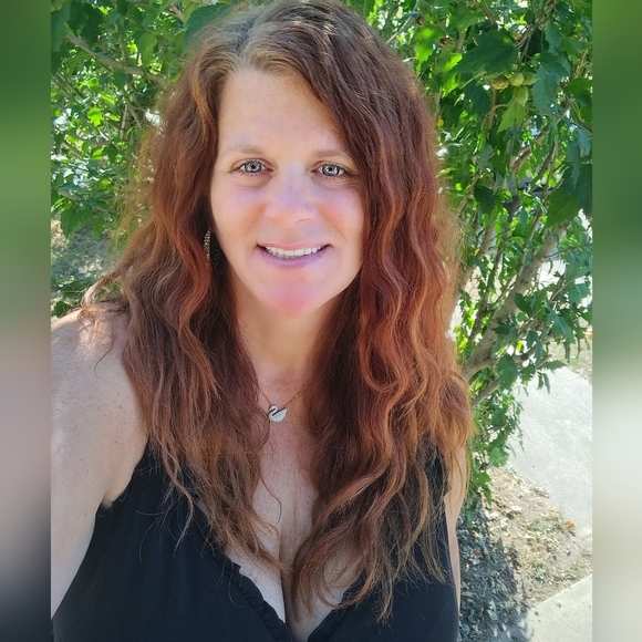 Meet your Posher, Laura - Picture 1 of 16